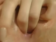 中東淫女正在享受著手淫的時間